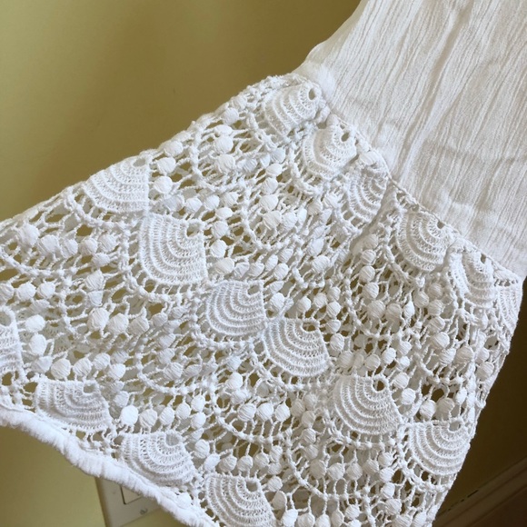 LF white off the shoulder top with crochet bottom - Picture 4 of 5